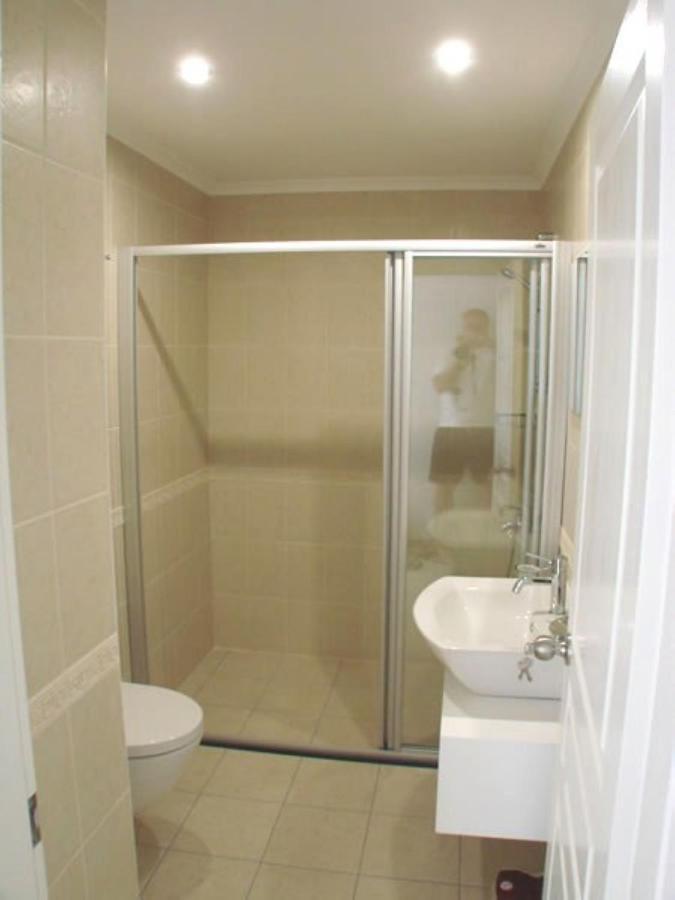 Beautiful Bright 3 Bed In Popular Sought After Private Gated Community *