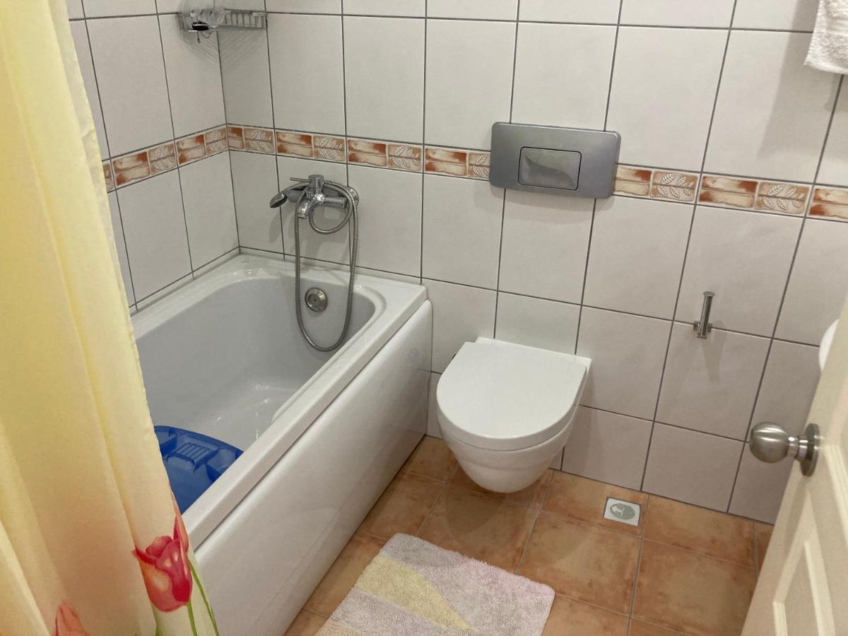 Beautiful Bright 3 Bed In Popular Sought After Private Gated Community Ferienhaus *